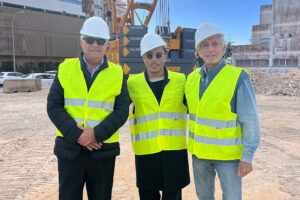 Salt Bae (Mi.) auf der Baustelle in Ibiza. © Instagram/Nusr_et