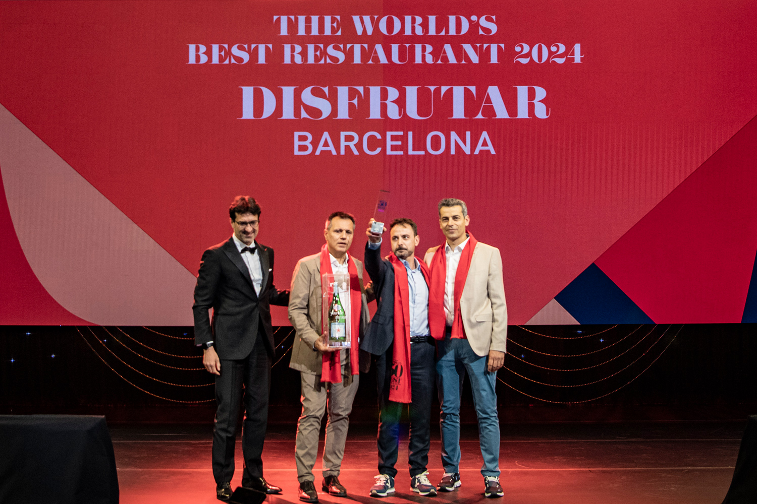Oriol Castro, Eduard Xatruch und Mateu Casañas freuen sich über den Award. © Camila Almeida